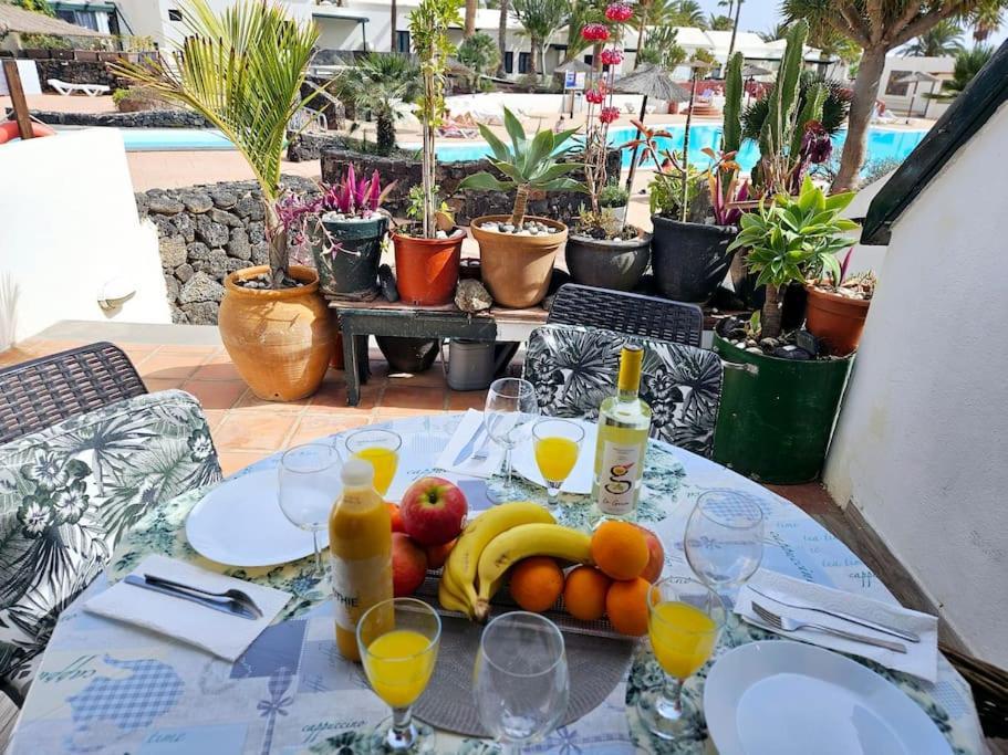 Apartamento Taisa Playa Roca Costa Teguise Exterior foto