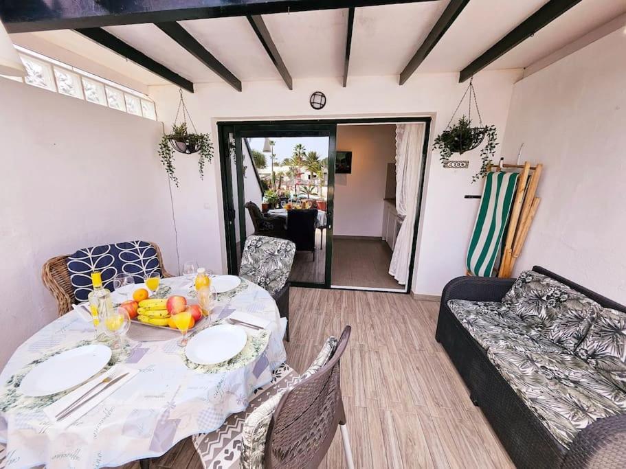 Apartamento Taisa Playa Roca Costa Teguise Exterior foto